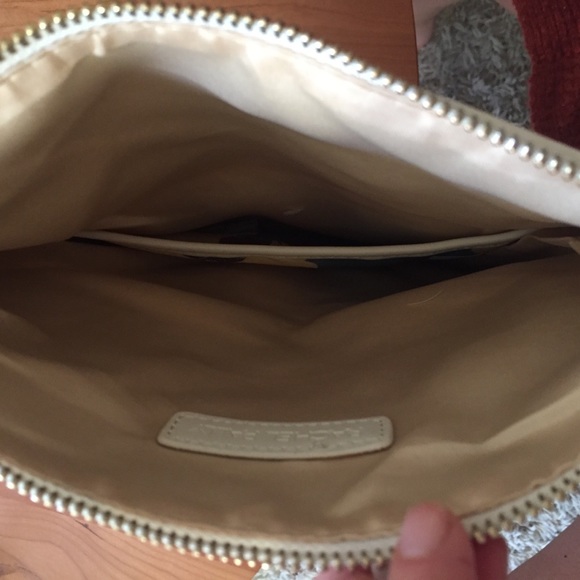 Floral & white leather clutch - Picture 5 of 5